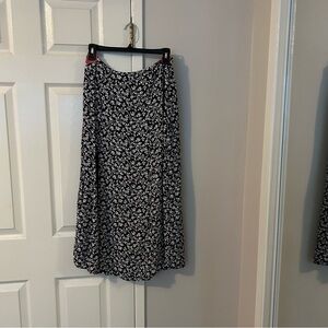 Anthropologie | The Lille Side-Slit Midi Skirt by Maeve | Black and White Size 4